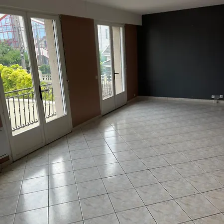 Privee Dans Grande Maison