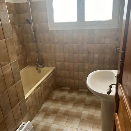 Privee Dans Grande Maison Homestay